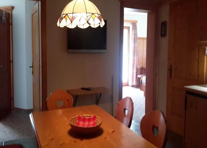 Geraeumige In Mit Sauna 斯拉德明